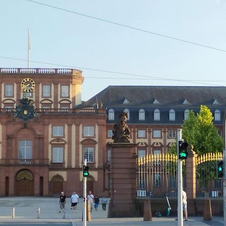 Denkmalschutz Stadthaus Zimmer 1 Im Mannheim Quadrat المظهر الخارجي الصورة