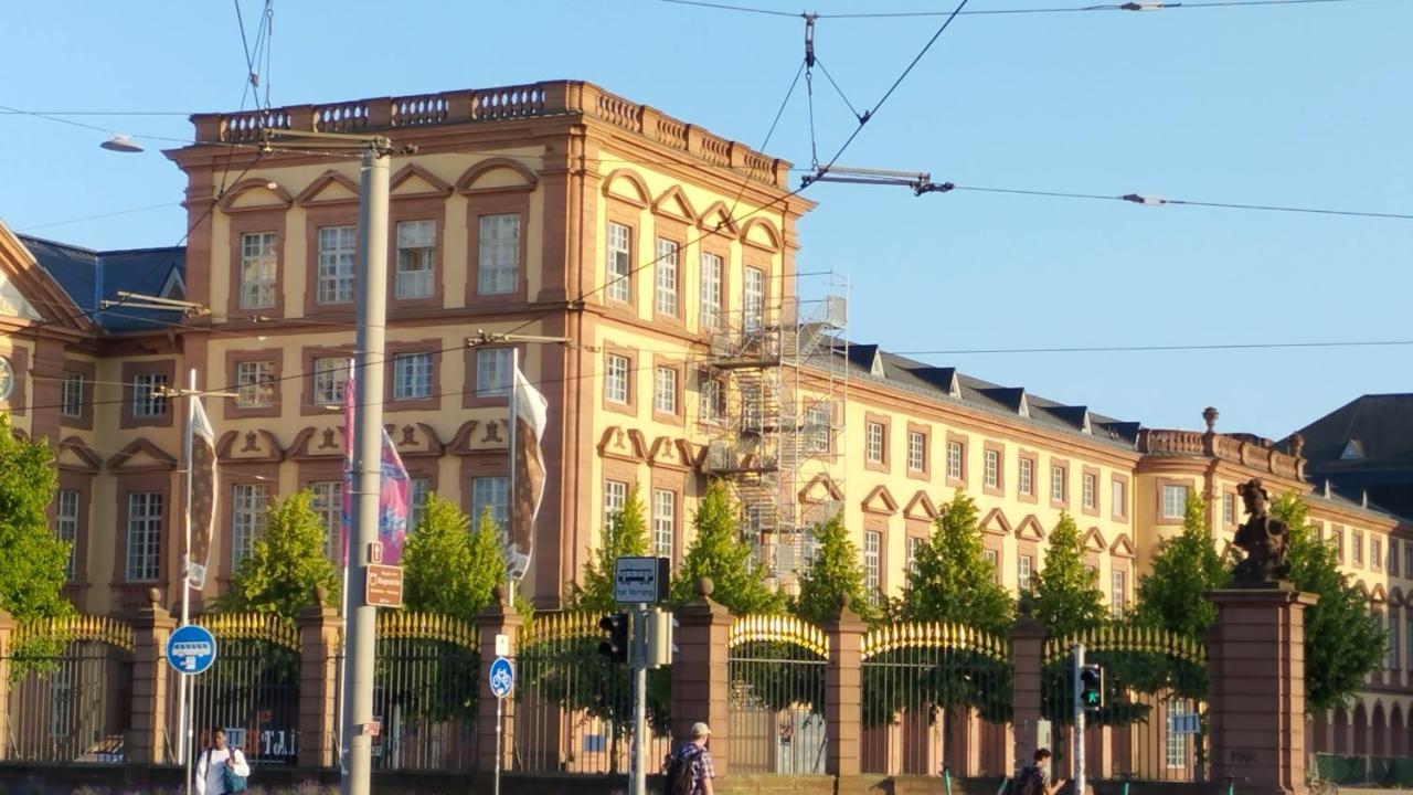 Denkmalschutz Stadthaus Zimmer 1 Im Mannheim Quadrat المظهر الخارجي الصورة
