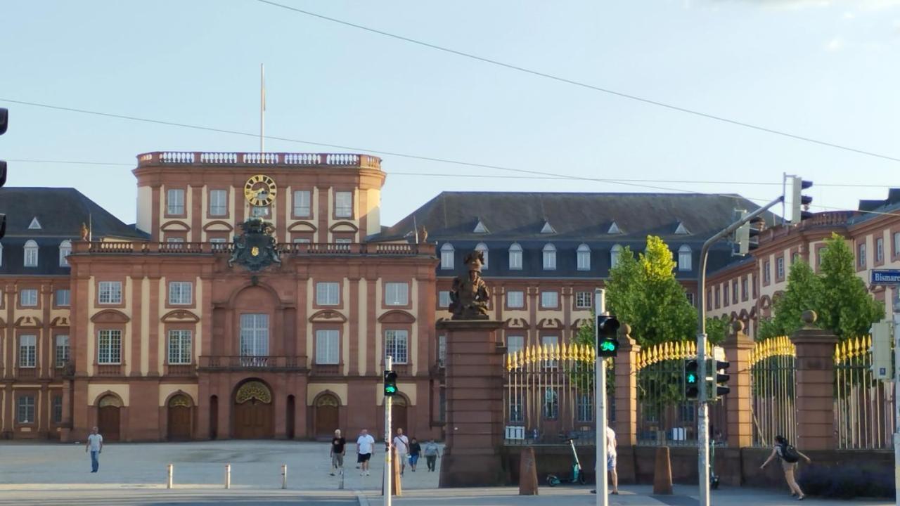 Denkmalschutz Stadthaus Zimmer 1 Im Mannheim Quadrat المظهر الخارجي الصورة